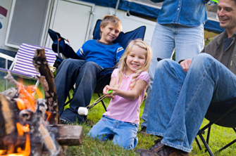 Faites du camping en famille cet automne avant qu’il ne fasse trop froid.